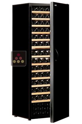 Single temperature wine ageing and storage cabinet 