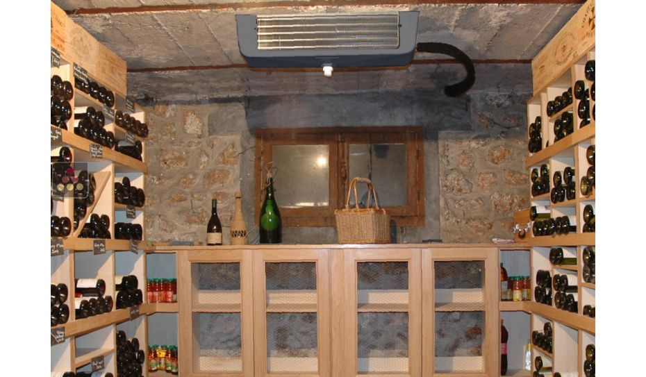 Air conditioner for natural wine cellar 2370 Watts - Ceiling unit cooler - Water-cooled condensing - Cold, humidifier and heating 