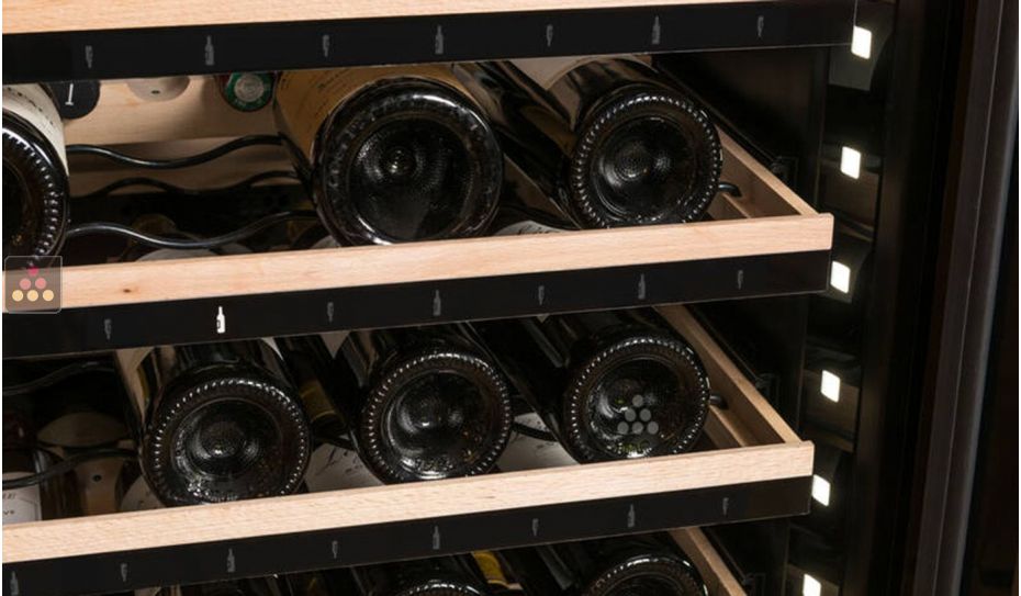 Single temperature connected wine cabinet for service and storage with smart shelves
