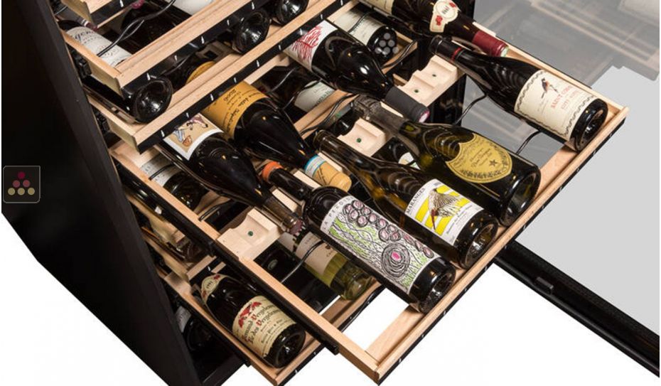 Single temperature connected wine cabinet for service and storage with smart shelves