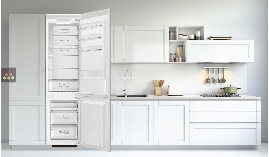 Combined built-in refrigerator and freezer with customizable front panels - 300L