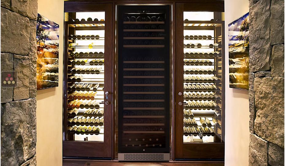 Built-in 1 temperature wine cabinet for storage and service