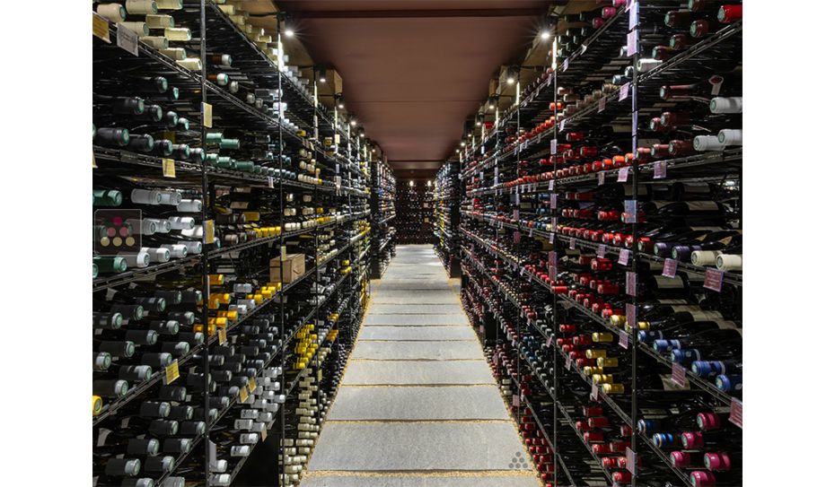 Personalised cellar fittings with steel structure for 2086 bottles - Essentiel system