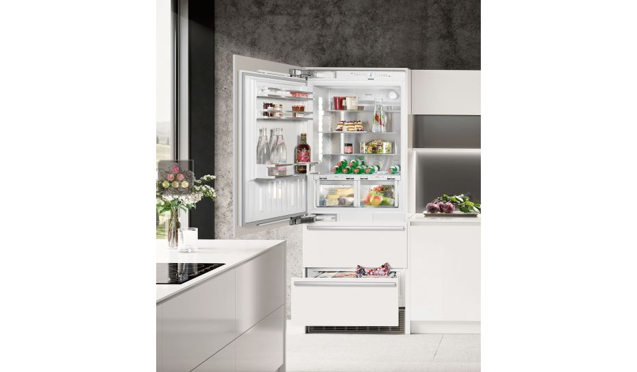 Built-in fridge-freezer combination with BioFresh and NoFrost -Customizable front - 402L