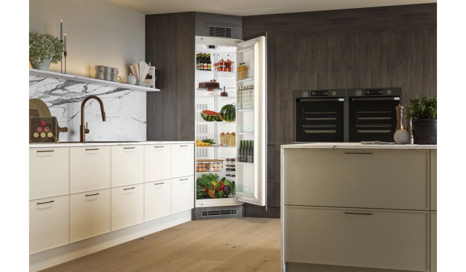Built-in refrigerated corner with panelable door - 1195L