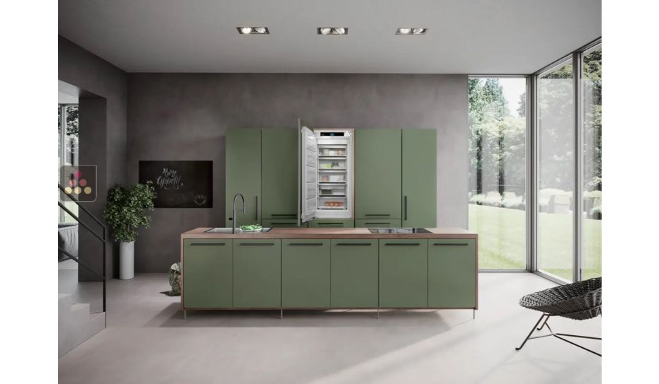 Built-in no frost freezer - Customizable front - 129L