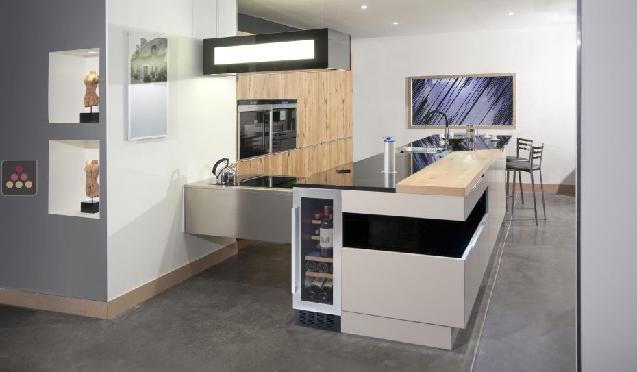 Single temperature built-in wine service cabinet