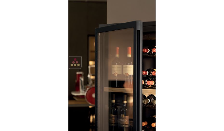 Single temperature built-in wine cabinet for storage or service